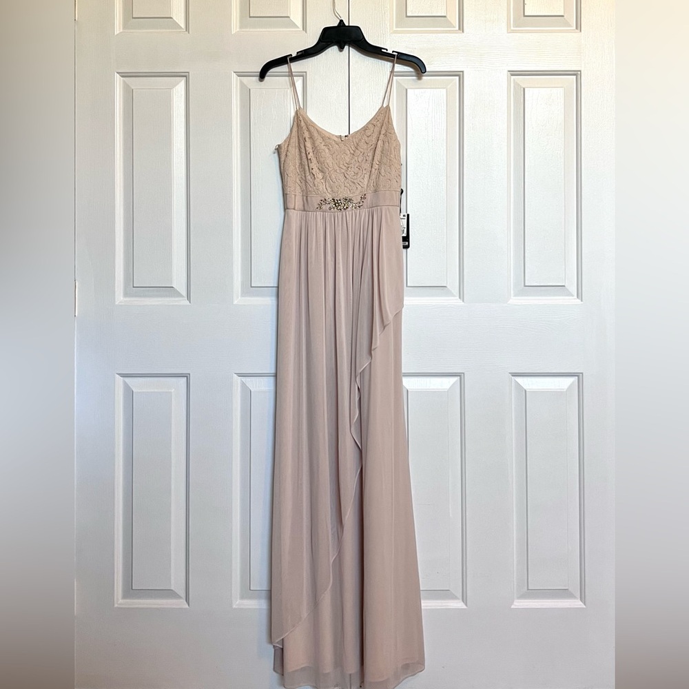 (NWT) Adrianna Papell Lace body chiffon Gown with beads, Almond, size 2